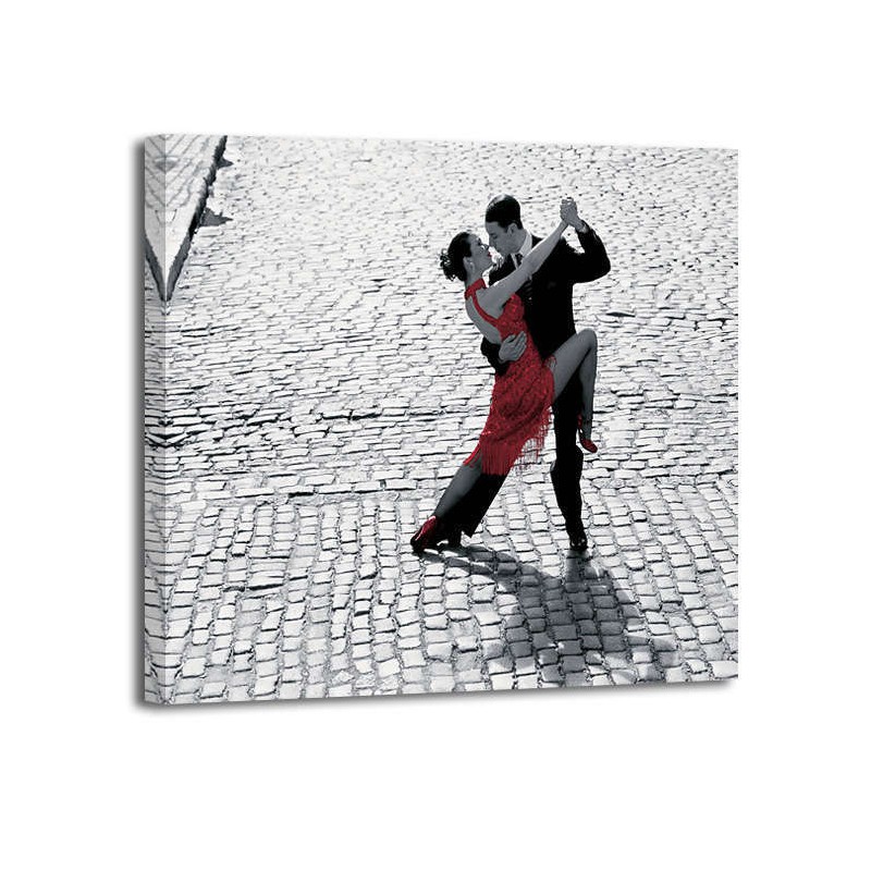 Anónimo - Couple dancing Tango on cobblestone road