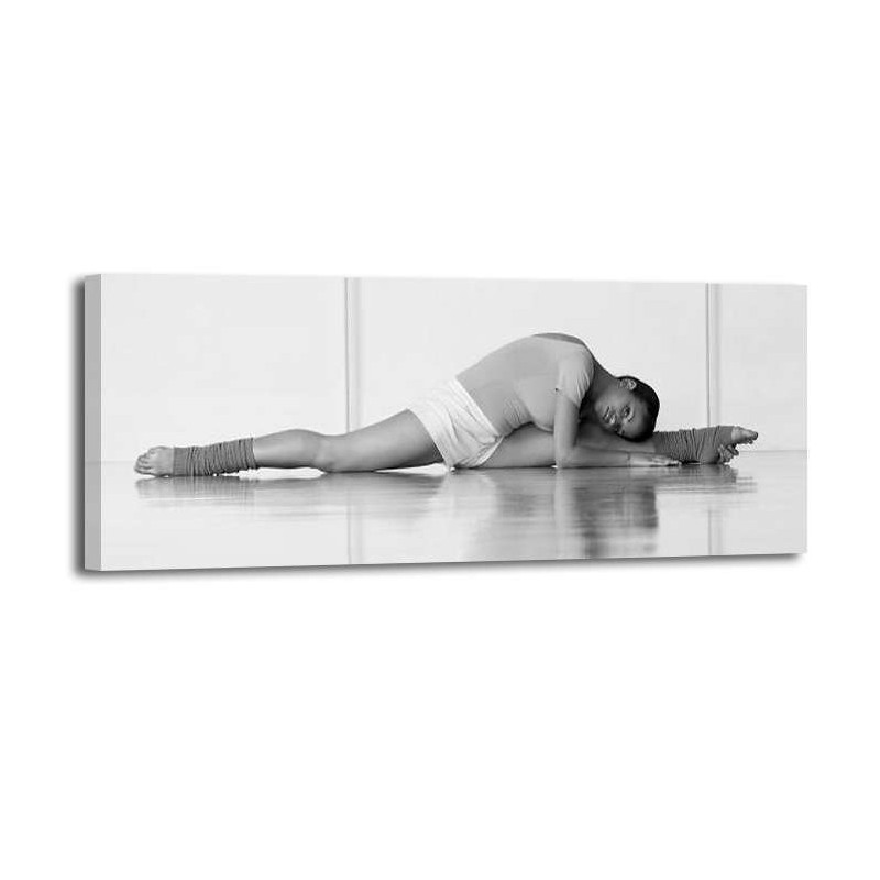 Moodboard Studio - Dancer stretching